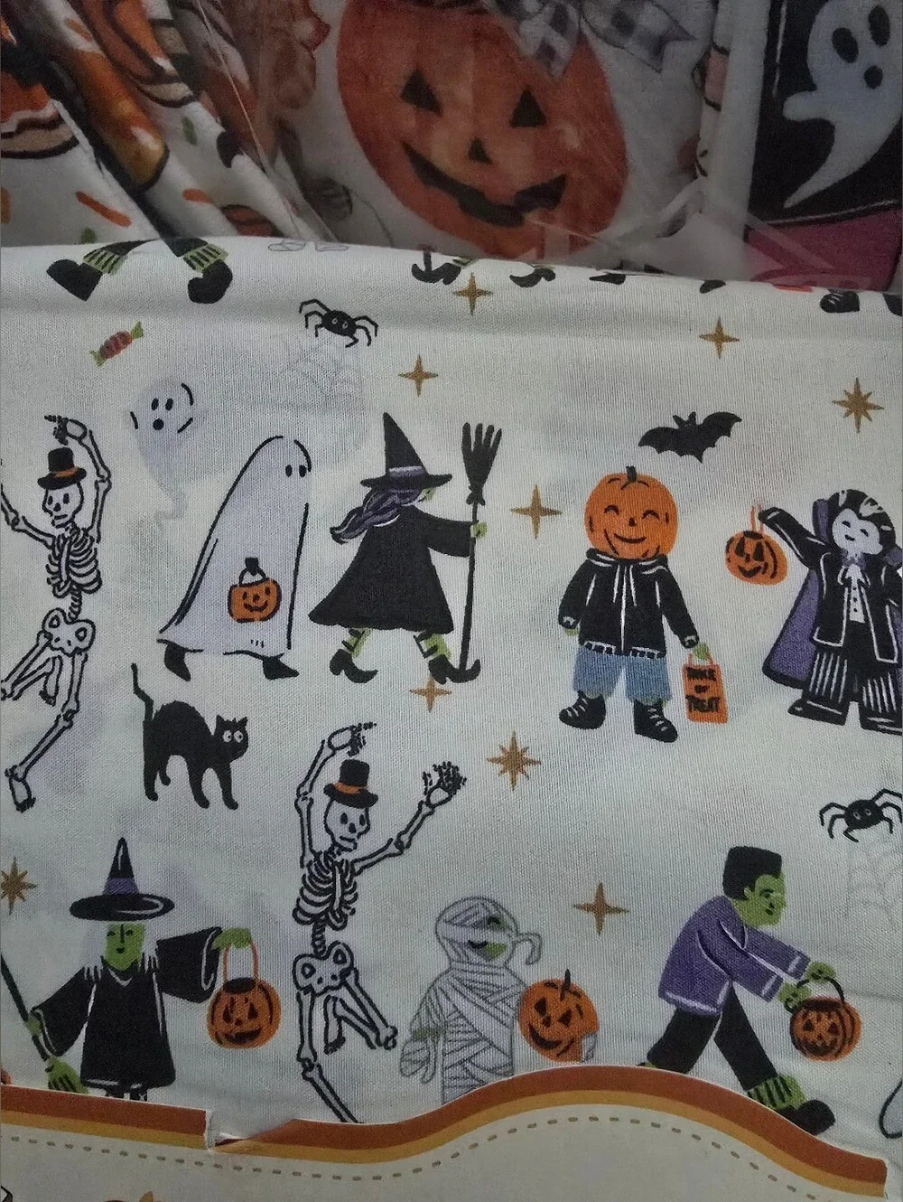 Halloween 4-Piece Queen Sheet Set - Creep It Characters